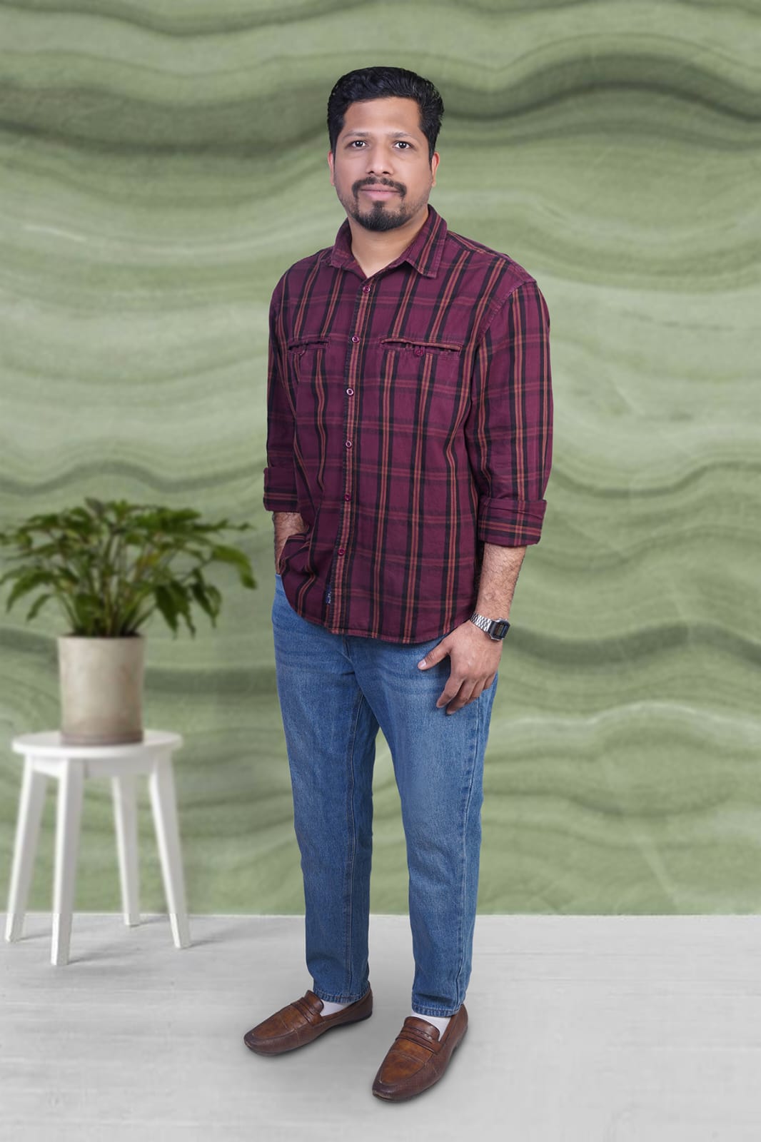 Click to see detail about Mr.  Paramane