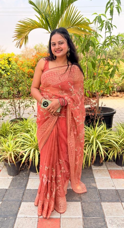 Click to see detail about Miss.  Pisal