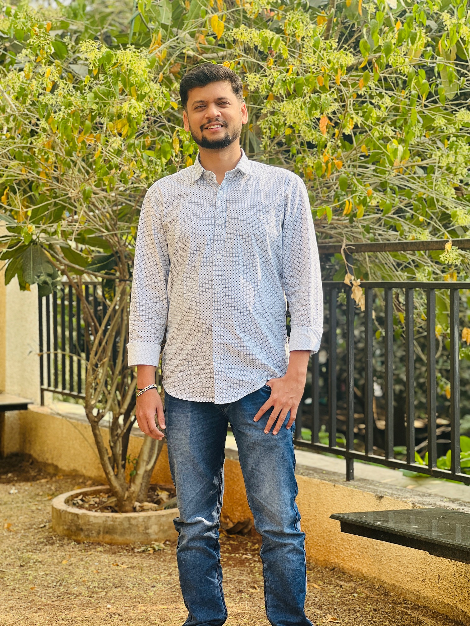 Click to see detail about Mr.  Salunkhe