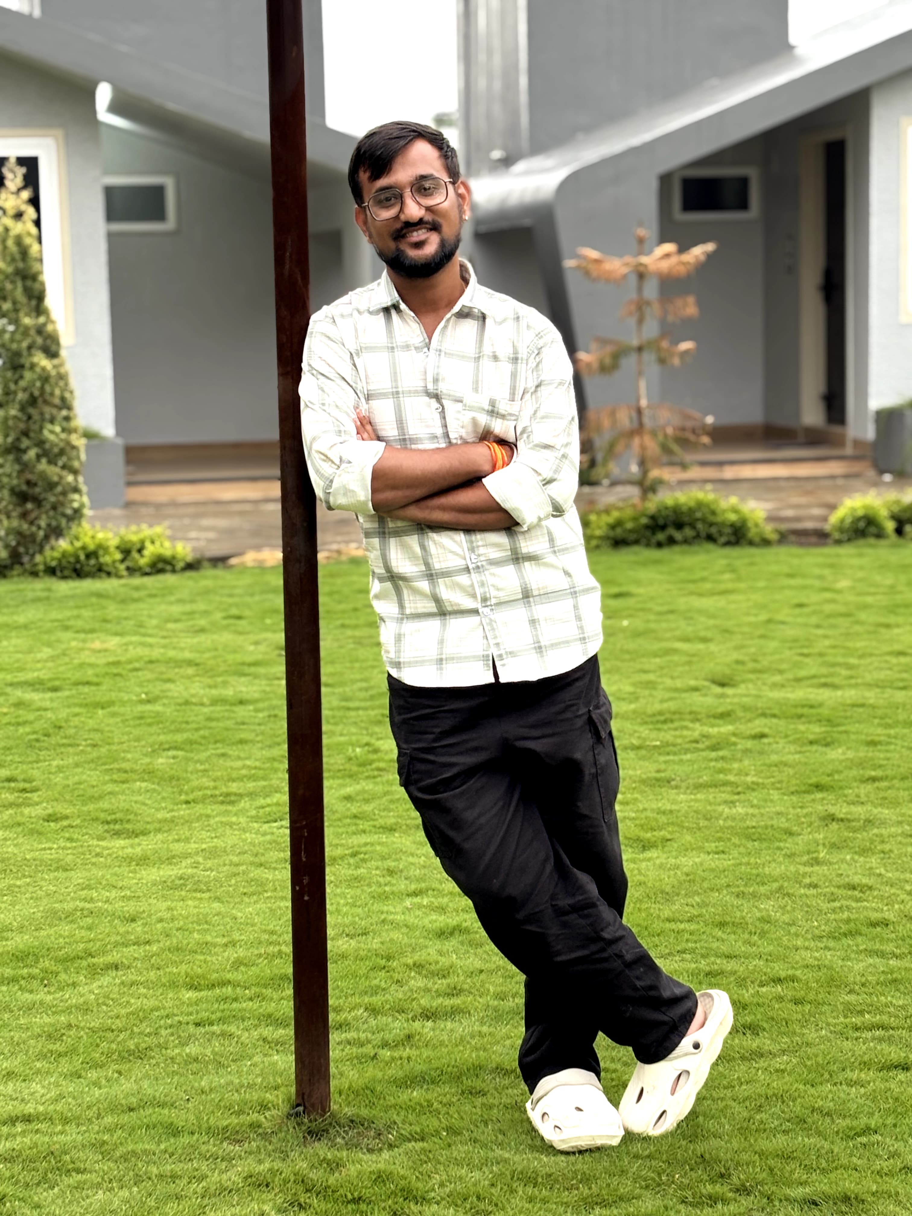 Click to see detail about Mr.  Mane 