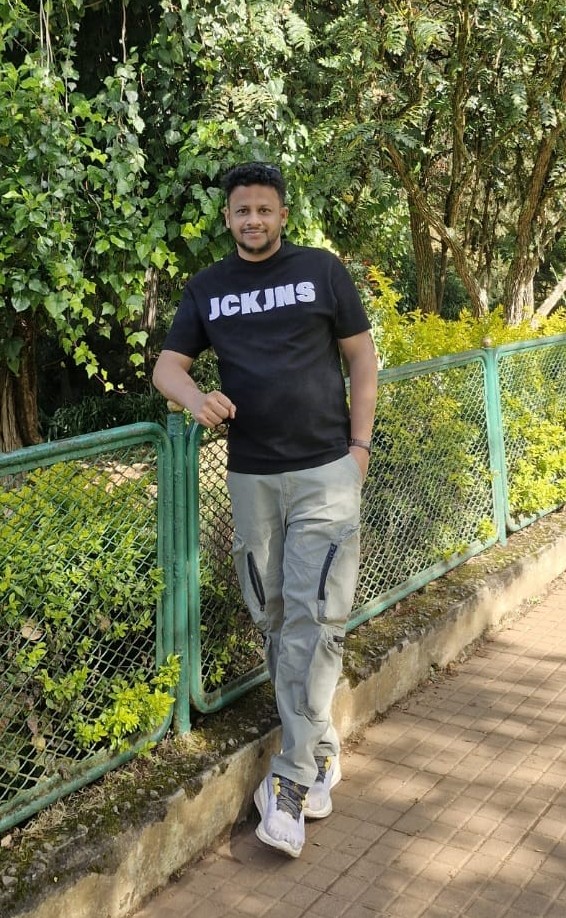 Click to see detail about Mr.  Khade