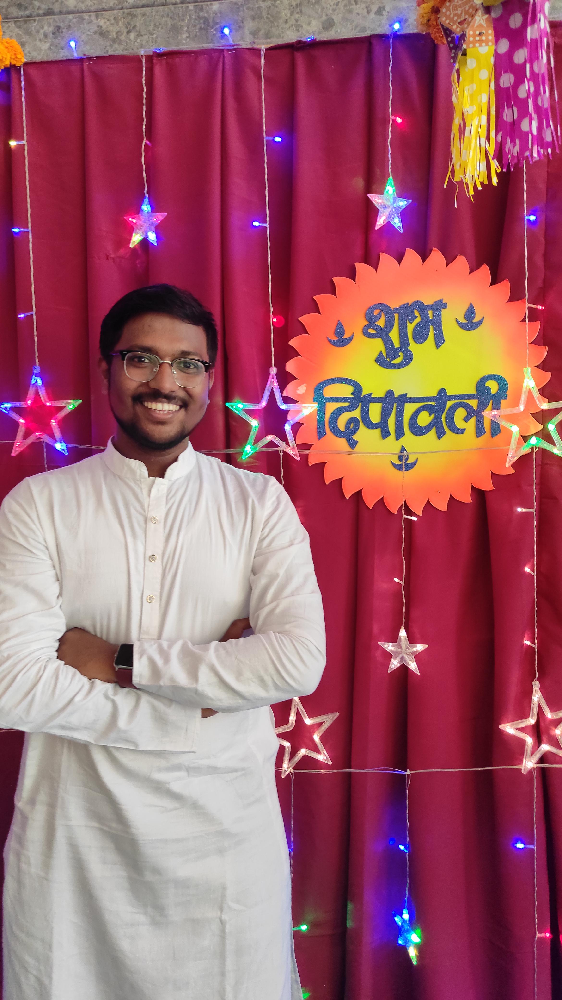463879