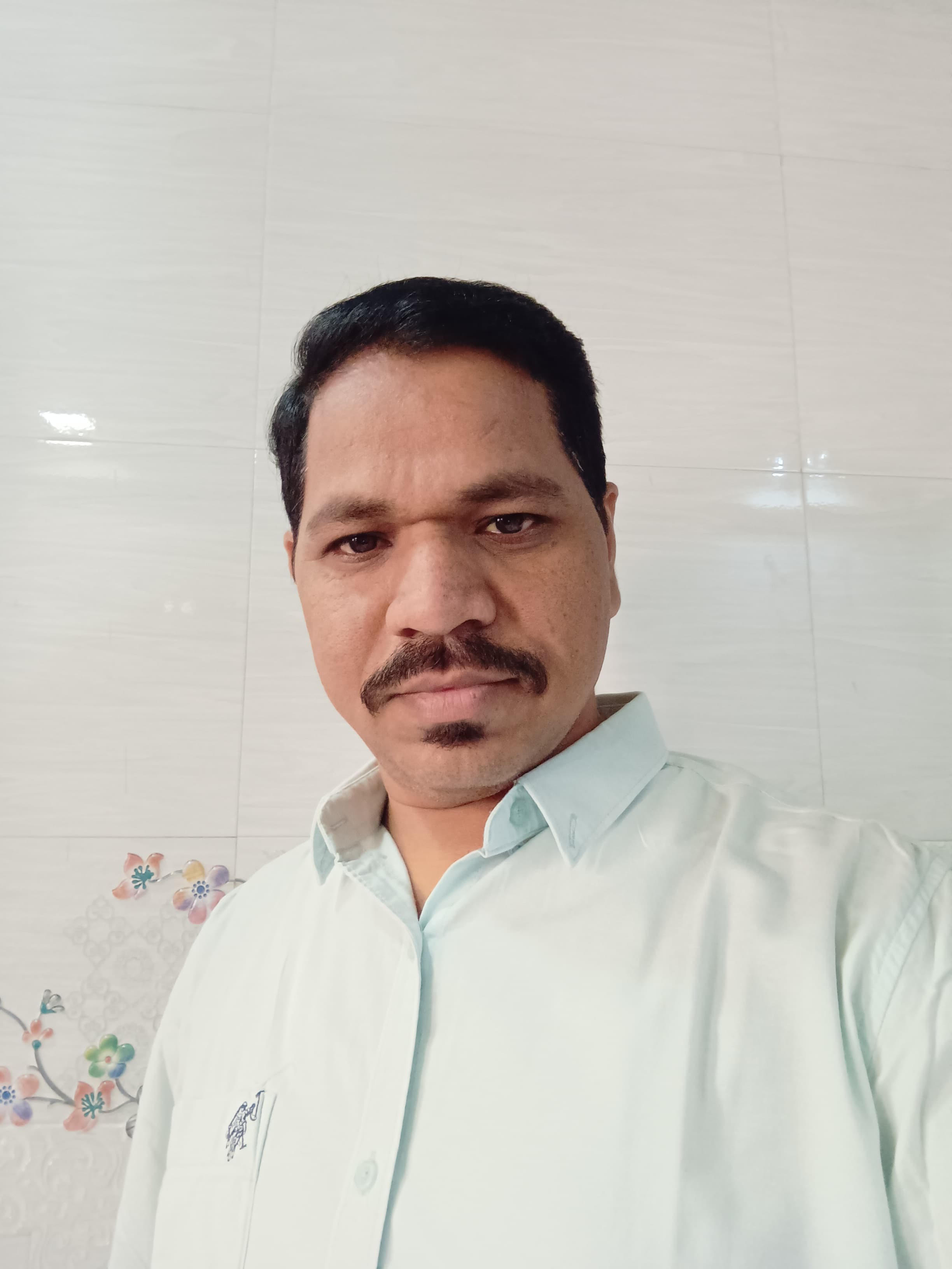 Click to see detail about Mr.  Bambaras