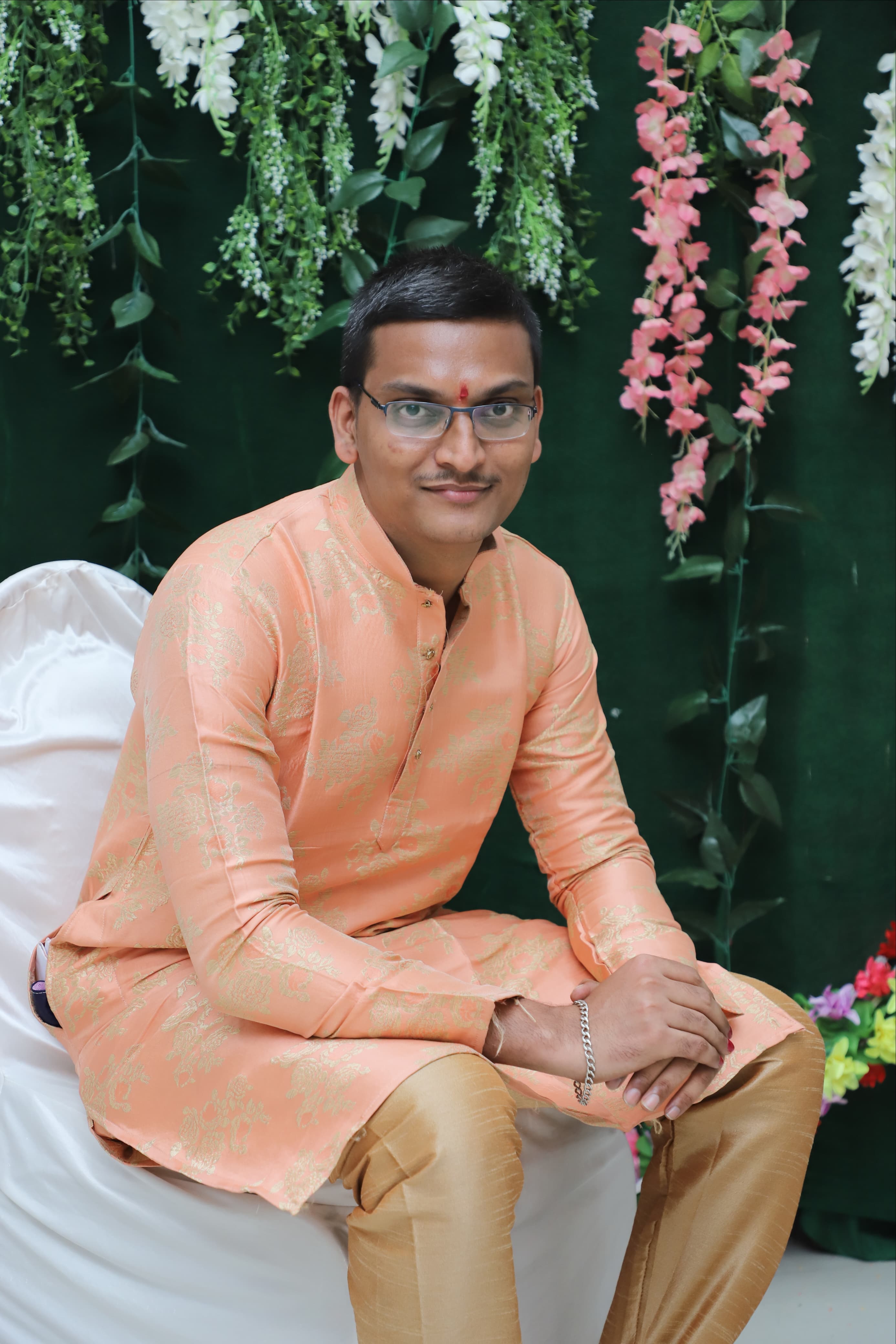 Click to see detail about Mr.  Mane